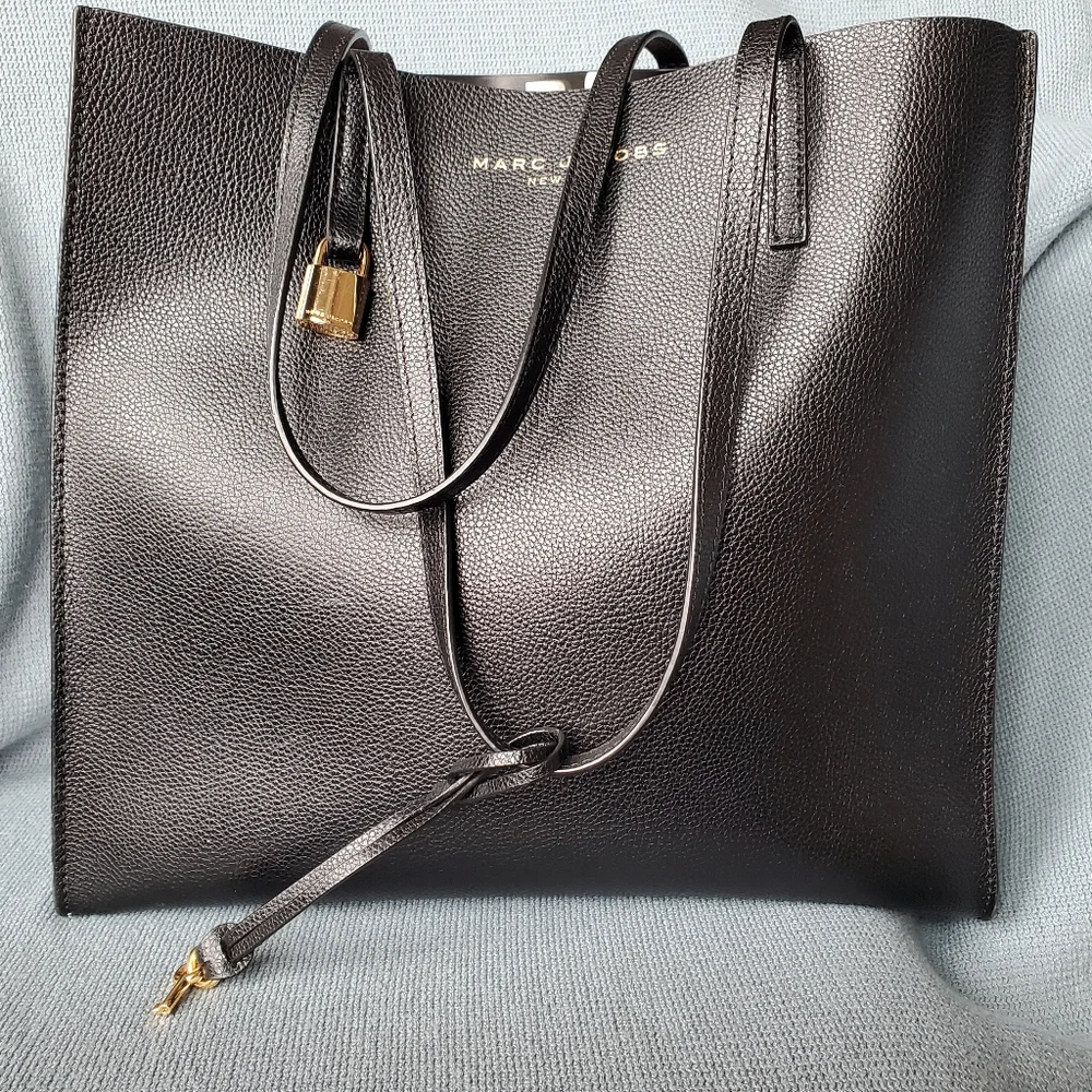 Marc Jacobs Black Leather Tote Sleek Design - Picture 1 of 16